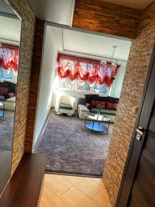 uma vista para uma sala de estar com cortinas vermelhas em LUXURY RED APARTMENT by Marta em Radom