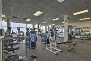 Posilňovňa alebo fitness centrum v ubytovaní Catalina Foothills, Tucson Valley Hub with View