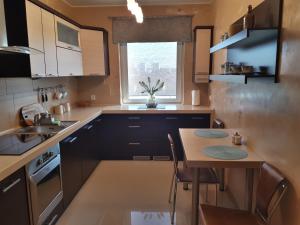 Kuchyňa alebo kuchynka v ubytovaní Apartament Galeria Warmińska