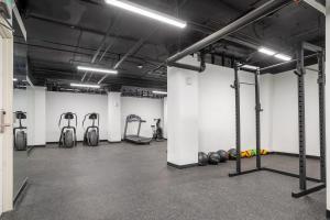 Fitness centrum a/nebo fitness zařízení v ubytování Reside Seattle Downtown, a Wyndham Residence