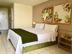 En eller flere senge i et værelse på Praiabella Hotel