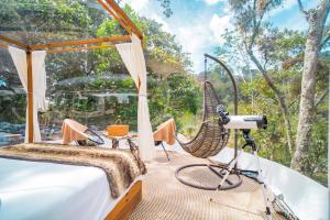 Ein Garten an der Unterkunft BubbleSky Glamping Guatapé