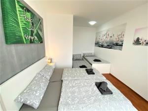 Ένα ή περισσότερα κρεβάτια σε δωμάτιο στο LUXUS Wohnung auf 2 Etagen 3BR! +NETFLIX +HIGH-END Ausstattung