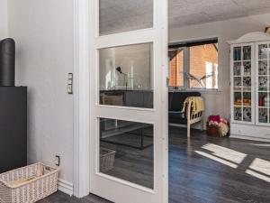 een glazen schuifdeur in de woonkamer bij 8 person holiday home in Ringk bing in Ringkøbing