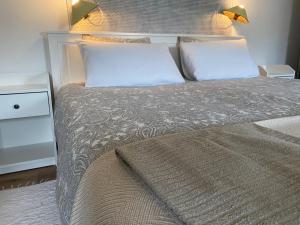 Un pat sau paturi într-o cameră la Casa do Morgado do Casco