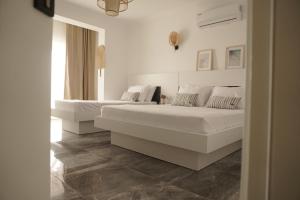 Кровать или кровати в номере Blue Island Luxury Hotel Adults Only