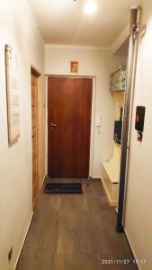 a hallway with a wooden door in a room at Studio Matejki 29, BYTOM in Bytom