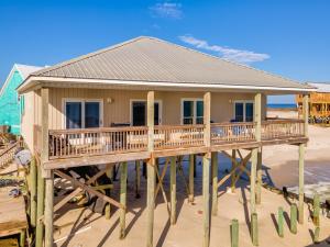 Gallery image of West Beach - Stay ON the sand! Gulf views galore, only steps to the shore! home in Dauphin Island