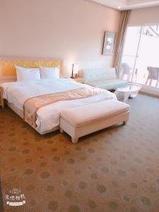 Mi Jing Garden Spring Resort tesisinde bir odada yatak veya yataklar