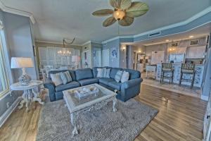 Foto dalla galleria di Cozy Oceanfront Condo with Beachside Pool - Unit 1602 a Panama City Beach