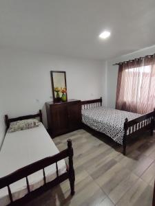 Katil atau katil-katil dalam bilik di Apartamento em chácara com piscina próximo de praias com internet