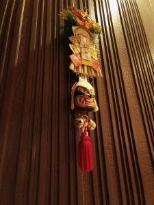 a curtain with a christmas ornament on a wall at 秒飛日本 頭城小京都町家溫泉之宿 in Toucheng