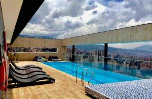 a large swimming pool on top of a building at Energy 801 in Medellín
