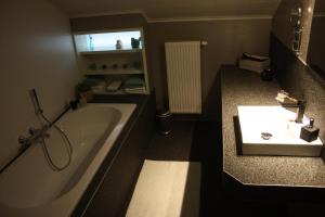 Cucina o angolo cottura di B&B Au coin des sources