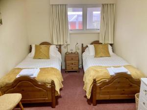 Llit o llits en una habitació de Harbour Views Porthmadog 1102B