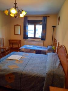 A bed or beds in a room at Casa Rural La Cerra