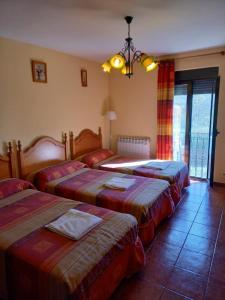 A bed or beds in a room at Casa Rural La Cerra