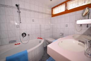 Ett badrum på Pension Schafberg
