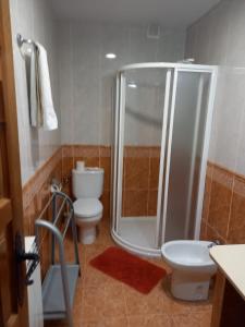 A bathroom at Casa Rural La Cerra