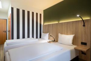 ACHAT Hotel Stuttgart Zuffenhausen 객실 침대