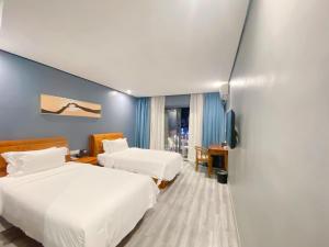 Postel nebo postele na pokoji v ubytování Junlan Hotel