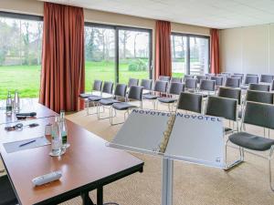 Zona de afaceri și/sau sala de conferințe de la Novotel Bayeux