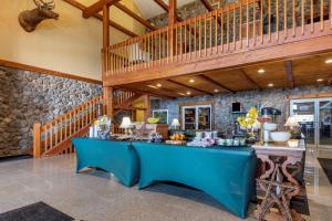 a kitchen with a blue counter in a room at Mountain Edge Suites at Sunapee, Ascend Hotel Collection in Newbury