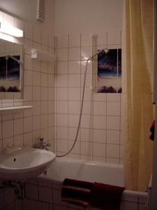 Bathroom sa FW SommerSandSonne - am Yachthafen-