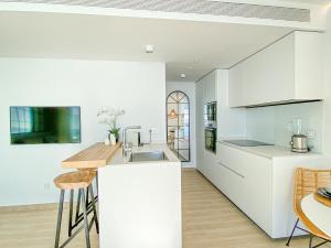 Kuchnia lub aneks kuchenny w obiekcie AMAZING SEA VIEWS - The Wave, Brand new apartment