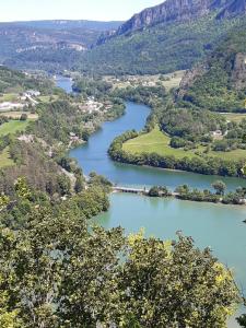 a view of a river with a train in the middle at Gîte AUX 3 PTITS COCHONS in Cuisiat