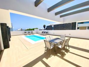 Fotografia z galérie ubytovania Luxury Villa Celine - 3 beds - 3 baths v destinácii Puerto del Carmen