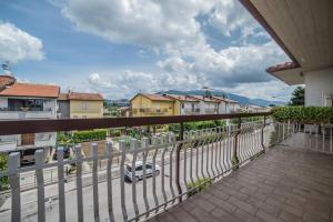 a balcony with a view of a street and buildings at Hotel Santa Maria in Assisi