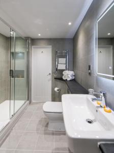 a bathroom with a sink, toilet and bathtub at The Barnstaple Hotel in Barnstaple