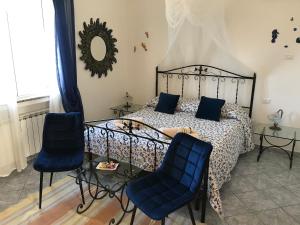 Una cama o camas en una habitación de Zia Yaya