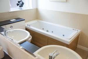 Koupelna v ubytování Lodge 40, Retallack Resort & Spa + 17 fotografií