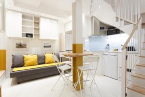Kuchyň nebo kuchyňský kout v ubytování Appartement Petits Champs