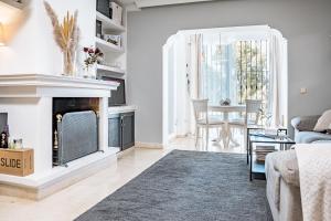Zdjęcie z galerii obiektu Peaceful Modern 2 bedroom apartment in Aloha Pueblo With View over The Pool w Marbelli