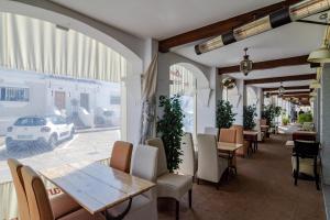 Zdjęcie z galerii obiektu Peaceful Modern 2 bedroom apartment in Aloha Pueblo With View over The Pool w Marbelli
