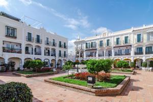 Zdjęcie z galerii obiektu Peaceful Modern 2 bedroom apartment in Aloha Pueblo With View over The Pool w Marbelli