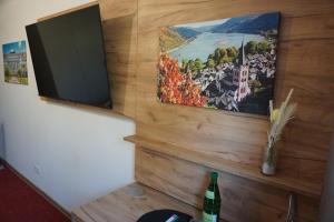 TV a/nebo společenská místnost v ubytování Hotel Jan van Werth