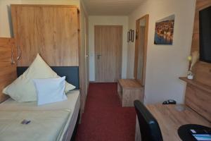 Postel nebo postele na pokoji v ubytování Hotel Jan van Werth