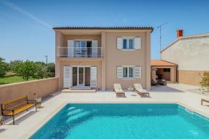 Bazén v ubytování Villa Mokka - Perfekt ausgestattete Villa in hervorragender Lage nebo v jeho okolí