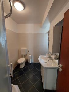 Koupelna v ubytování Apartments Amfora