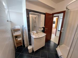 Koupelna v ubytování Apartments Amfora