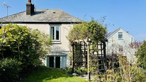 Zahrada ubytování The Garden Cottage - Elevated position, wonderful views over Dartmouth, beautiful garden