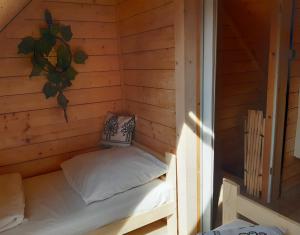 Postel nebo postele na pokoji v ubytování Chatka pod lasem Szczyrk