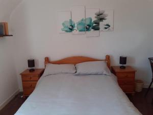 Vuode tai vuoteita majoituspaikassa Inviting 3-Bed House in langourla brittany