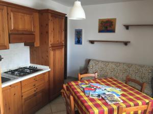 a kitchen with a table and a stove and a kitchen with a table at Il Nido delle Rondini Balboutet in Usseaux