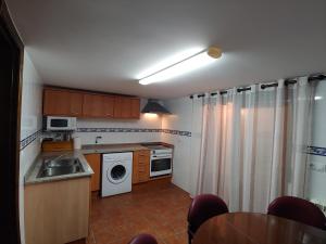 Kuhinja oz. manjša kuhinja v nastanitvi Casa Rural Sarrion casa completa 3 habitaciones y cocina