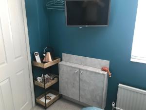 Amarillo Guesthouse的电视和/或娱乐中心